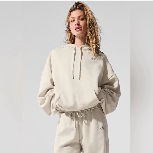 Alo Yoga Accolade Hoodie in Bone L - Picture 2 of 7